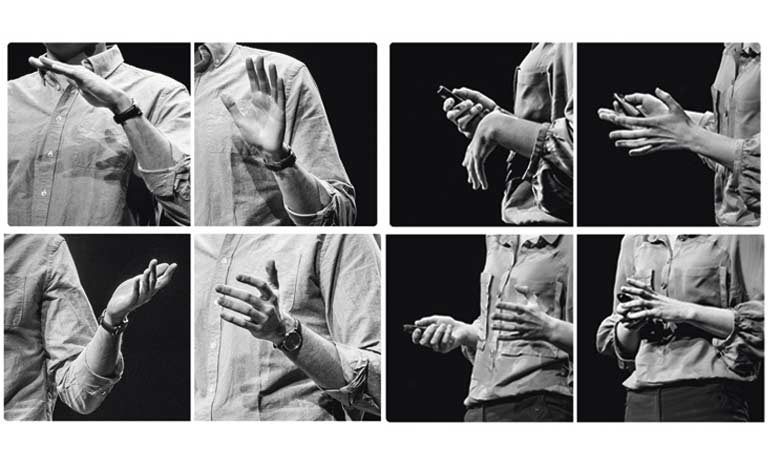 Die Häne eines Mannes, der einen Vortrag hält